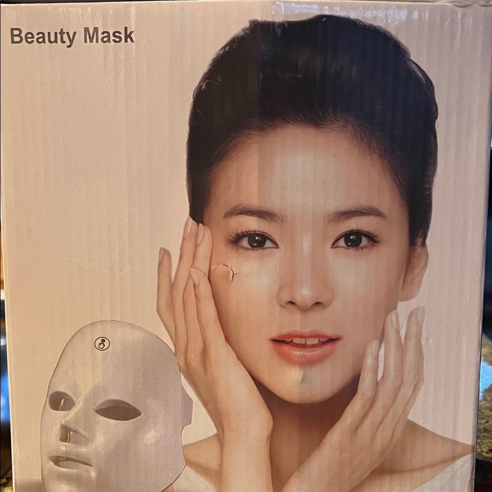 NWOT 7-1 LED Facial Skin Care Mask